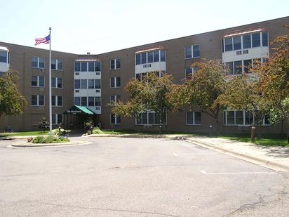 crest view senior communities the boulevard apartments in columbia heights, mn apartment features