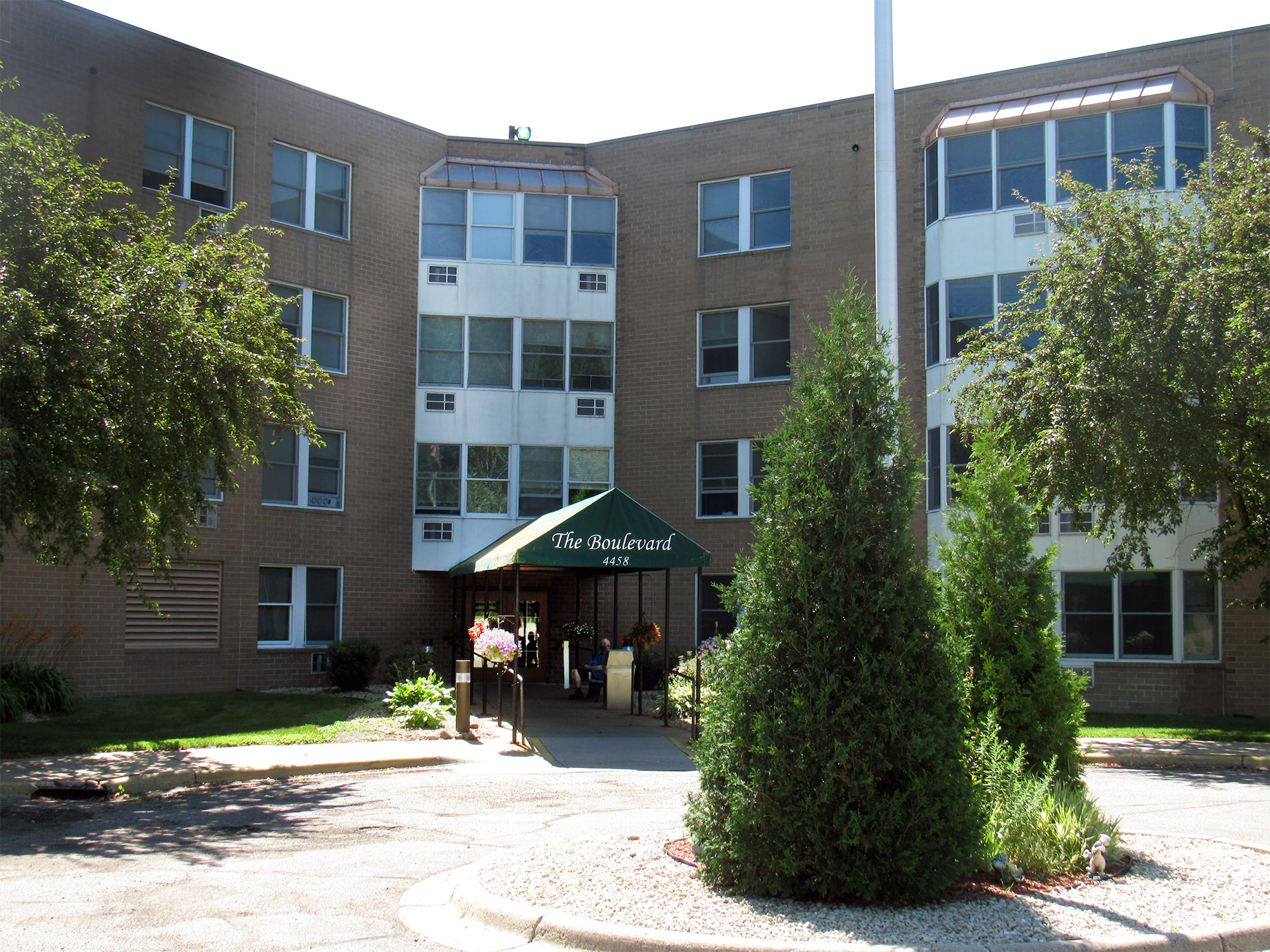 crest view senior communities the boulevard apartments in columbia heights, mn building features